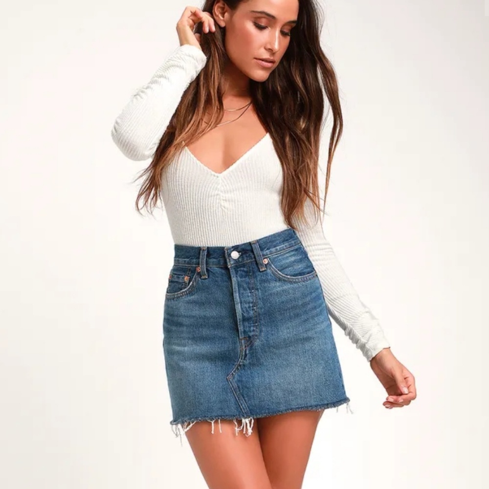 Levi’s premium high rise raw hem denim mini skirt - Picture 2 of 7